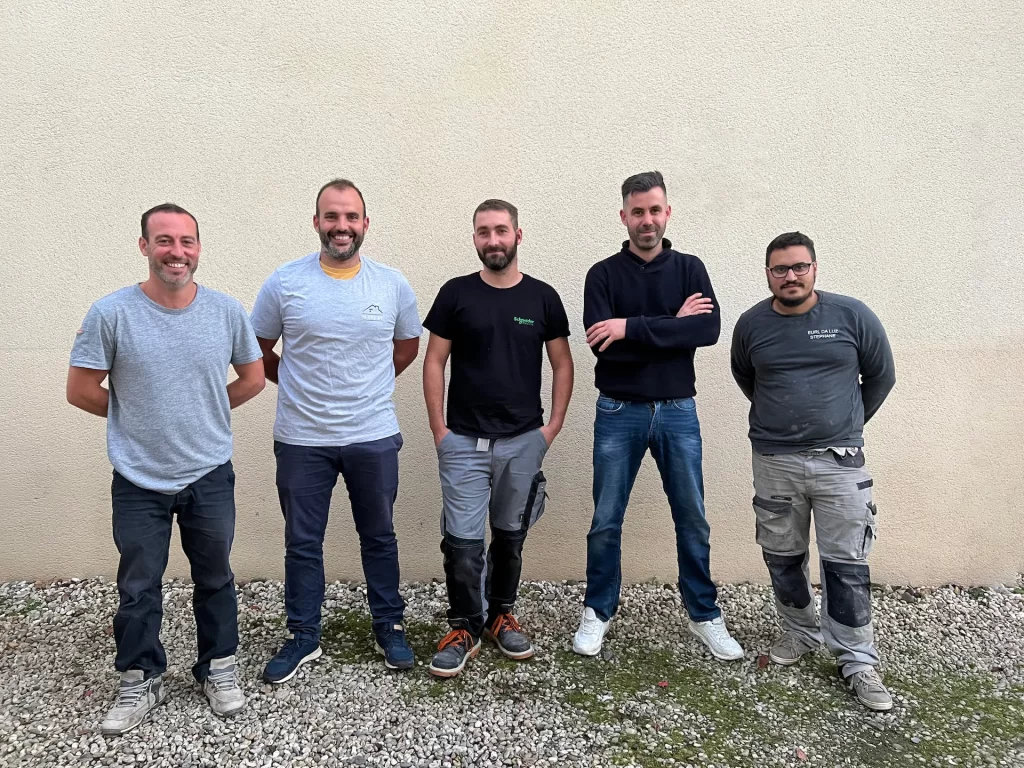 Photo de groupe du grouepemt d'artisans du bâtiment