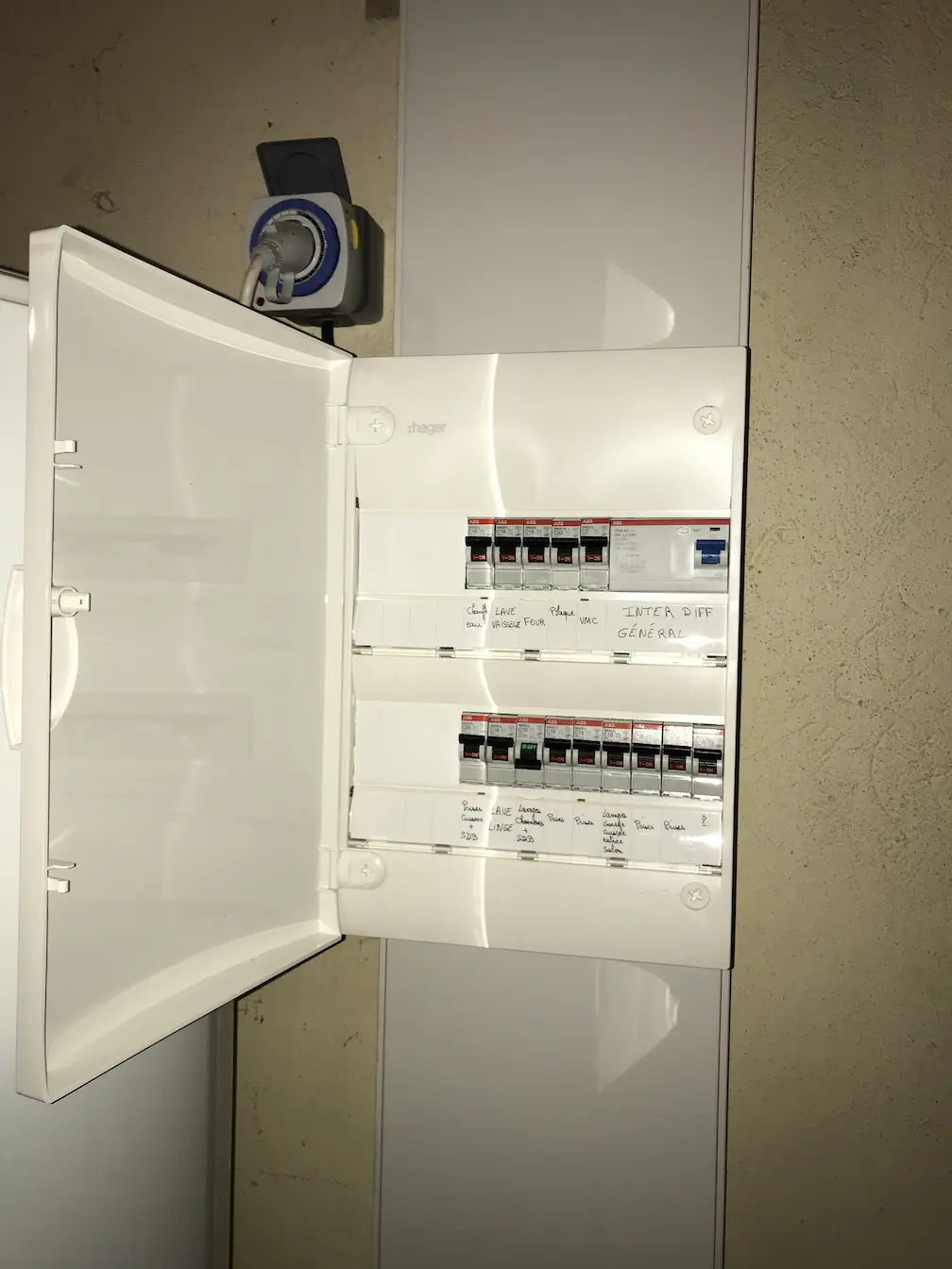 Mise en conformité d'un tablrau de protection photo 1