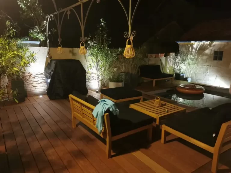 Création de spot d’ambiance sur une terrasse en bois photo 3